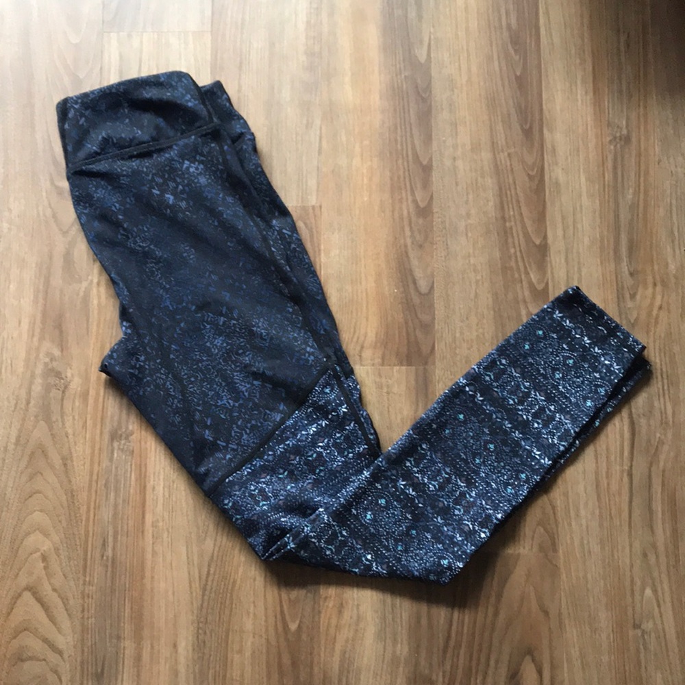 Gaiam - navy blue patterned workout leggings